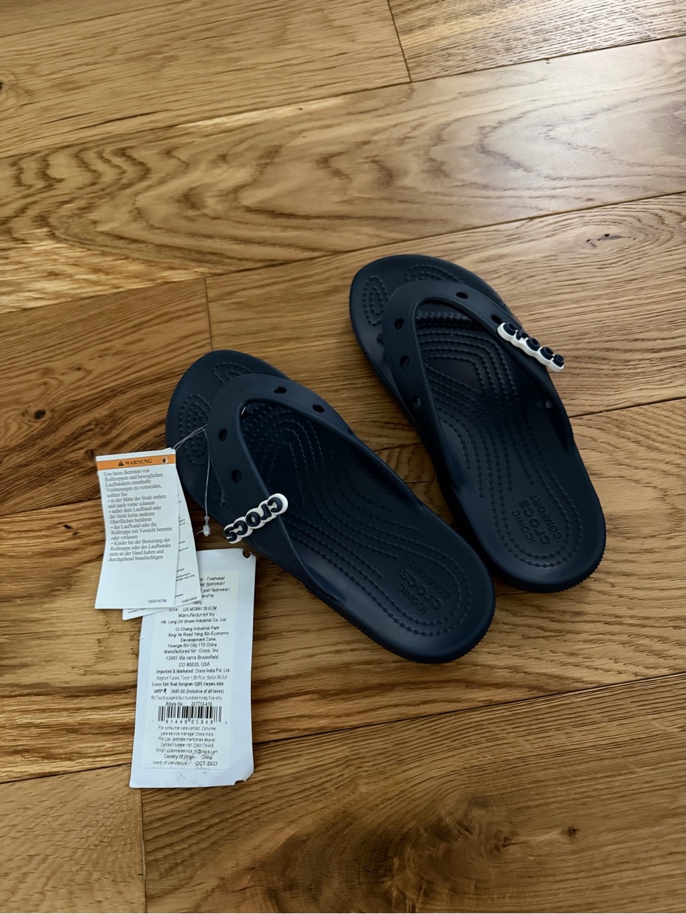 NWT Crocs Classic Flip Flops Navy M2/W4 (also fits J2)